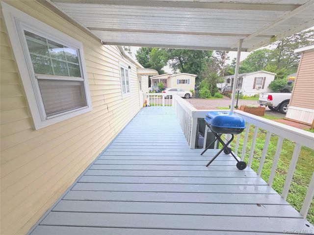 525 Riverleigh Ave C7, Riverhead, NY 11901