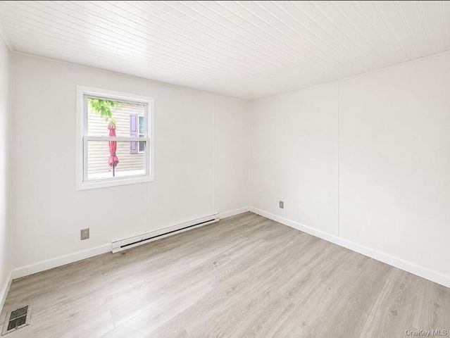 525 Riverleigh Ave C7, Riverhead, NY 11901