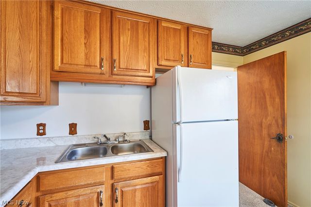 1451 Grand Boulevard, Barberton, OH 44203