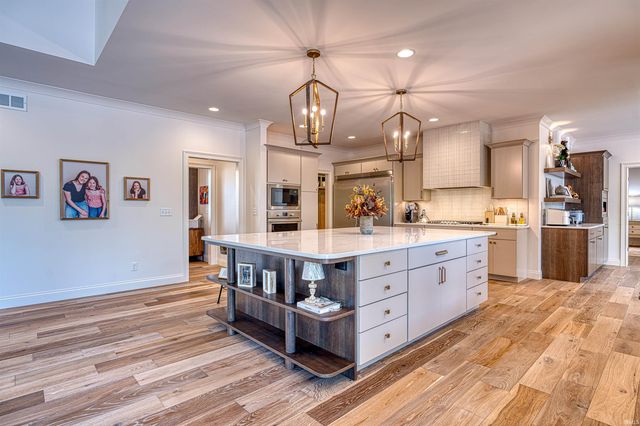 2643 Creek Drive, Newburgh, IN 47630