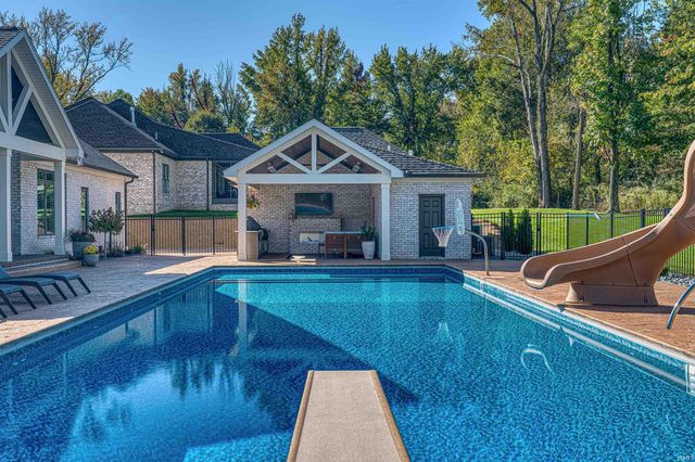 2643 Creek Drive, Newburgh, IN 47630