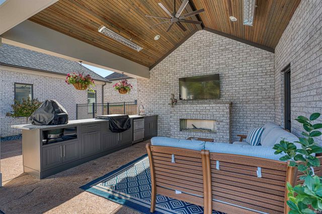 2643 Creek Drive, Newburgh, IN 47630