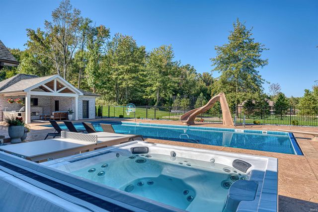 2643 Creek Drive, Newburgh, IN 47630