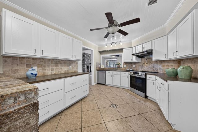 707 Shenandoah Drive, Richmond, TX 77469