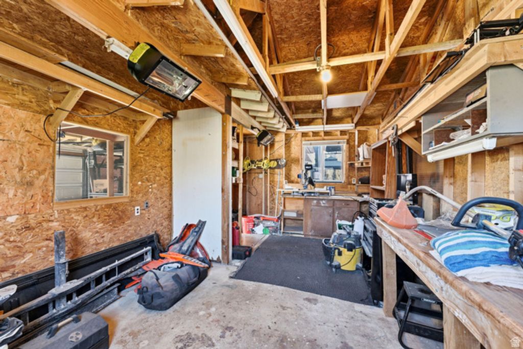 Image 20 of property listing at 929 AMETHYST ST, Layton, UT 84041