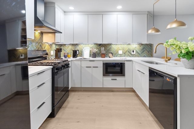 4 Snelling Pl 4, Boston, MA 02113