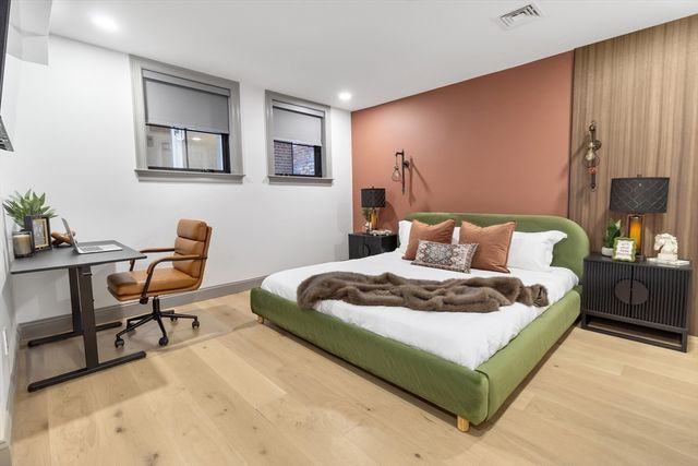 4 Snelling Pl 4, Boston, MA 02113
