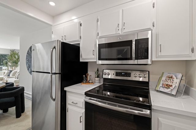 1945 Mount Vernon Court 16, Mountain View, CA 94040