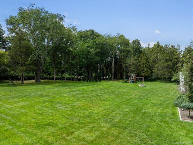 1 Vista Drive, Laurel Hollow, NY 11791