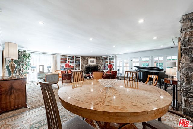 165 N Las Palmas Avenue, Los Angeles, CA 90004