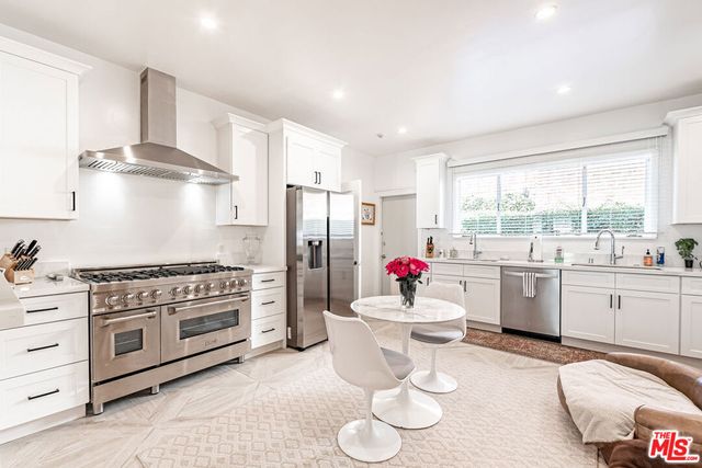 165 N Las Palmas Avenue, Los Angeles, CA 90004