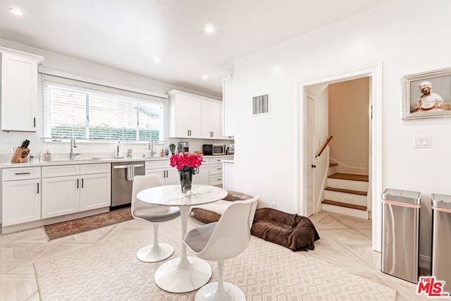 165 N Las Palmas Avenue, Los Angeles, CA 90004