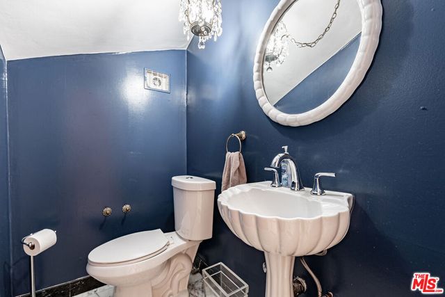 165 N Las Palmas Avenue, Los Angeles, CA 90004