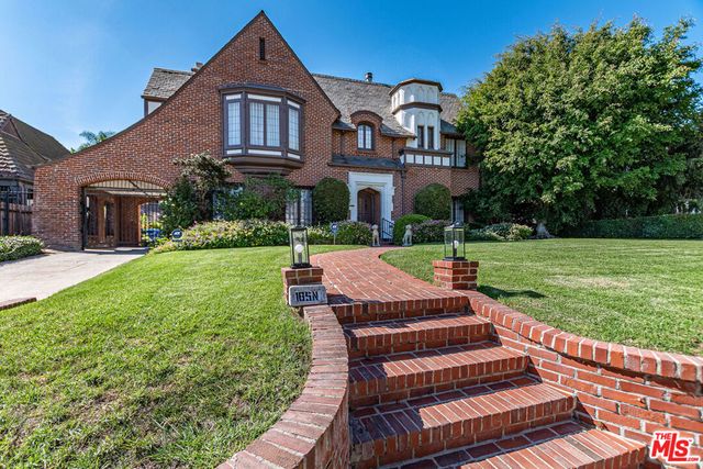 165 N Las Palmas Avenue, Los Angeles, CA 90004