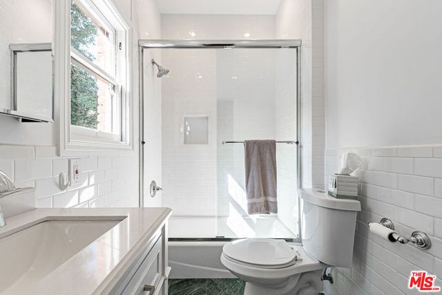 165 N Las Palmas Avenue, Los Angeles, CA 90004