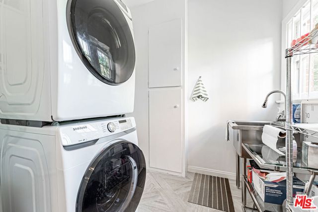 165 N Las Palmas Avenue, Los Angeles, CA 90004