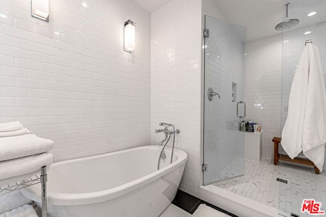 165 N Las Palmas Avenue, Los Angeles, CA 90004