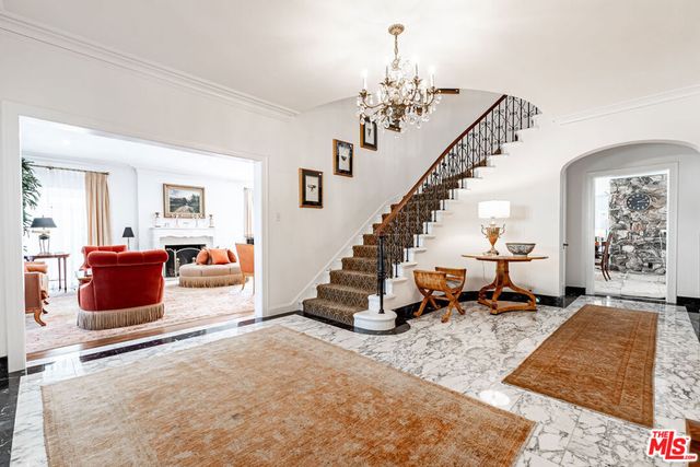 165 N Las Palmas Avenue, Los Angeles, CA 90004