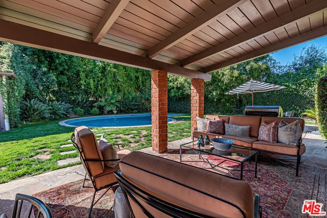 165 N Las Palmas Avenue, Los Angeles, CA 90004