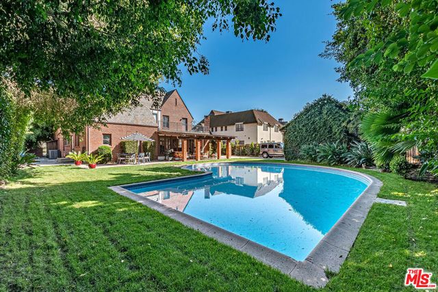 165 N Las Palmas Avenue, Los Angeles, CA 90004