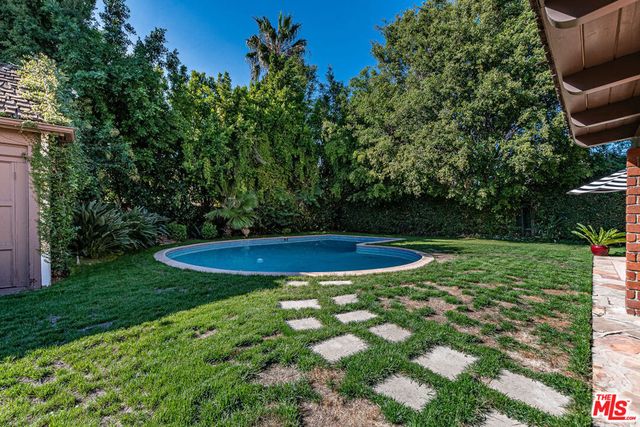 165 N Las Palmas Avenue, Los Angeles, CA 90004