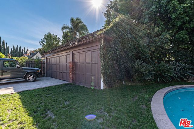 165 N Las Palmas Avenue, Los Angeles, CA 90004