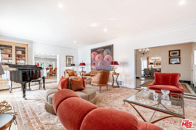 165 N Las Palmas Avenue, Los Angeles, CA 90004