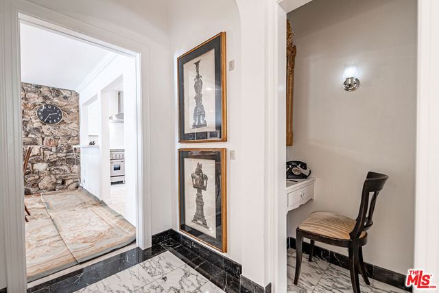 165 N Las Palmas Avenue, Los Angeles, CA 90004