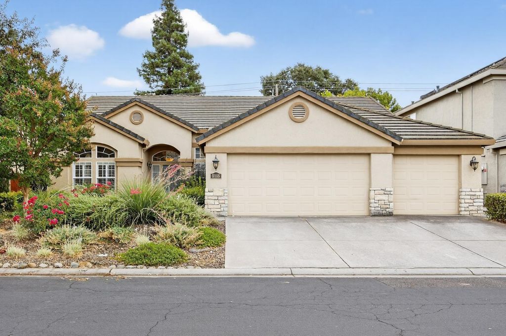5115 Whisper Oaks Ln, Carmichael, CA 95608