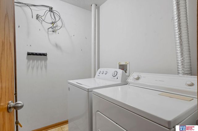 626 Lakeside Drive, Lincoln, NE 68528