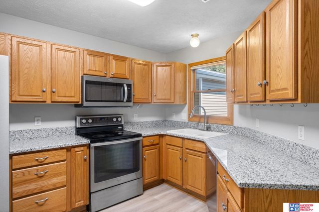 626 Lakeside Drive, Lincoln, NE 68528