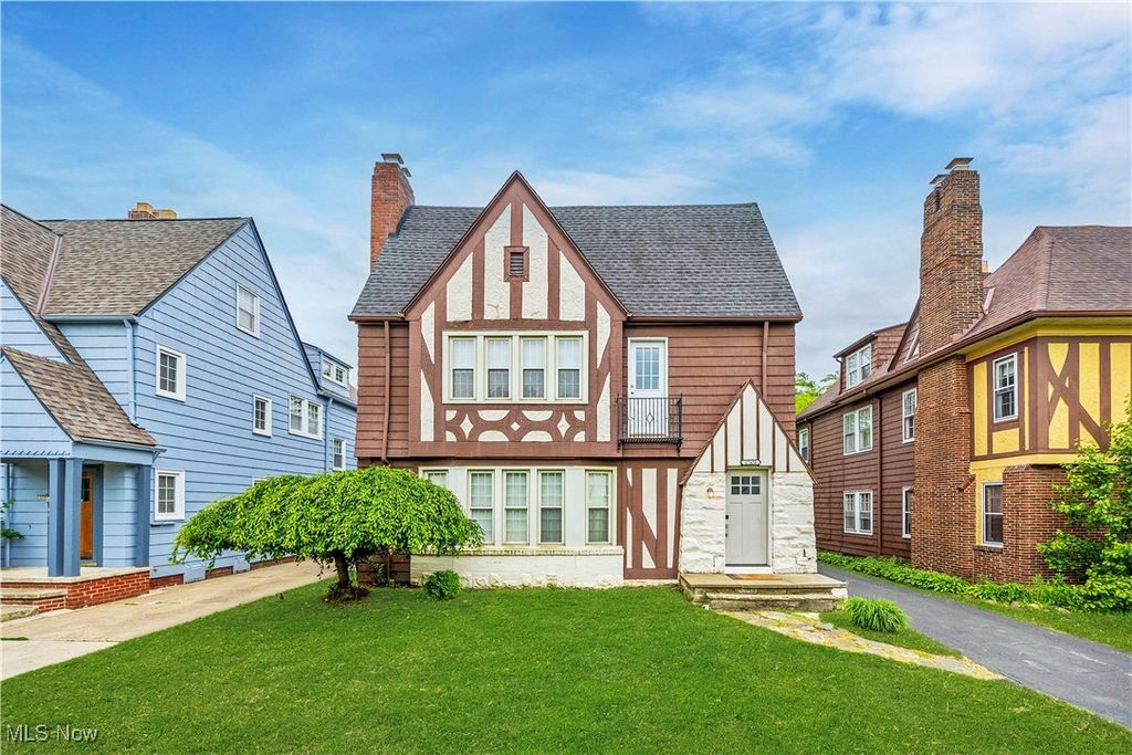 17424 Winslow Road, Shaker Heights, OH 44120