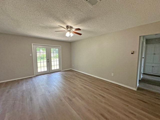 328 Hillside Court, Burleson, TX 76028