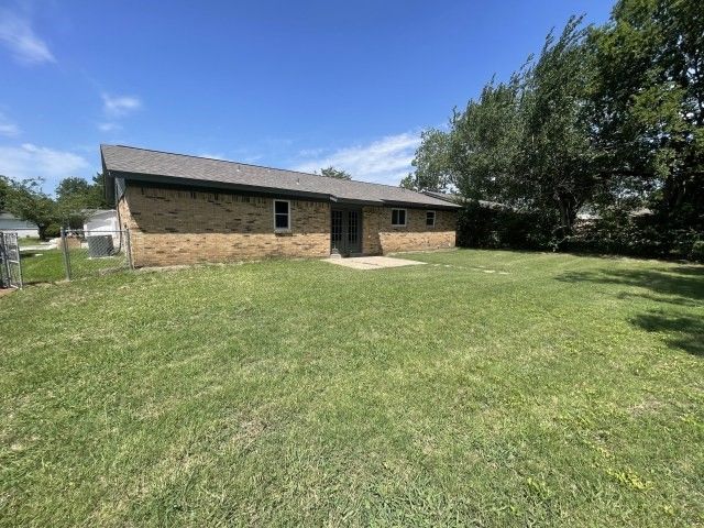 328 Hillside Court, Burleson, TX 76028