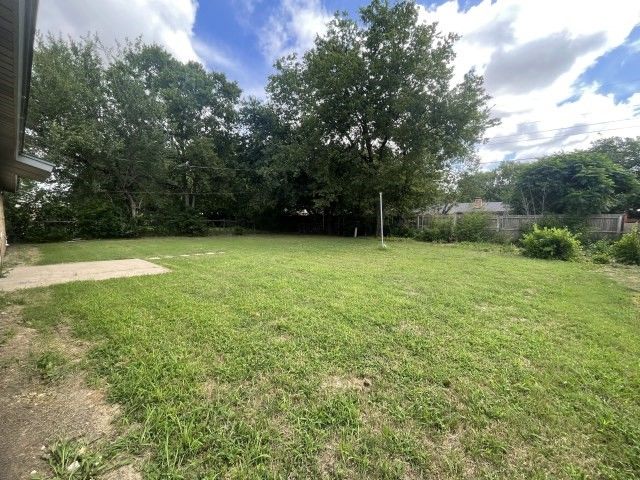 328 Hillside Court, Burleson, TX 76028