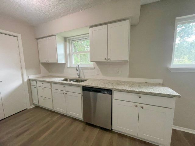 328 Hillside Court, Burleson, TX 76028