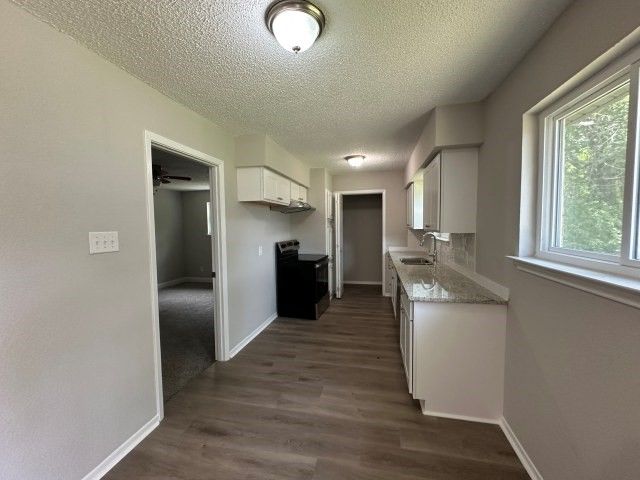 328 Hillside Court, Burleson, TX 76028