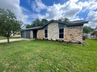 328 Hillside Court, Burleson, TX 76028