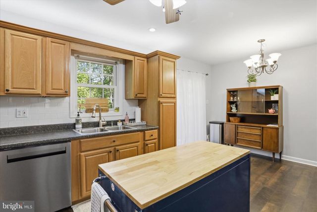 55 RED SQUIRREL RD, Harpers Ferry, WV 25425