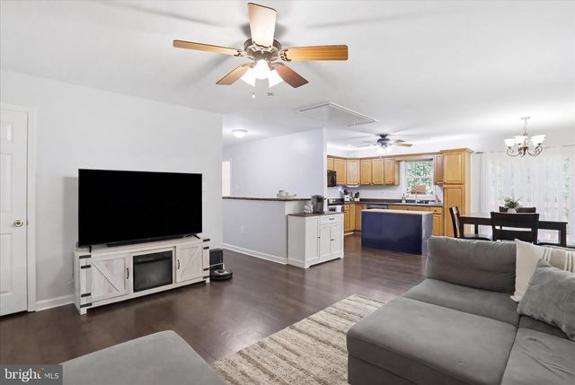 55 RED SQUIRREL RD, Harpers Ferry, WV 25425