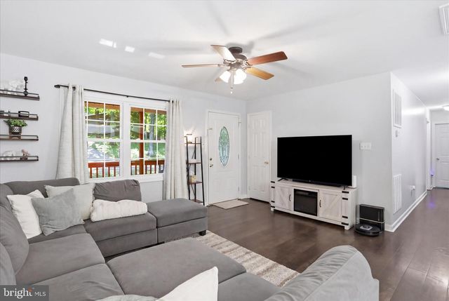 55 RED SQUIRREL RD, Harpers Ferry, WV 25425