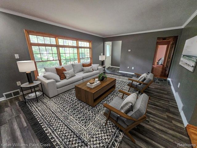 2438 Archdale, West Bloomfield, MI 48324
