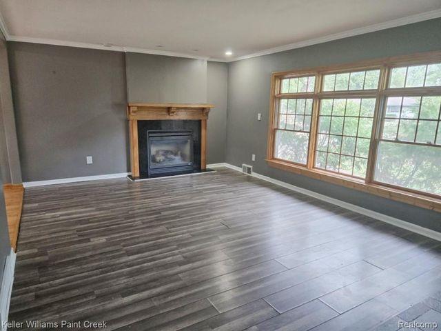 2438 Archdale, West Bloomfield, MI 48324