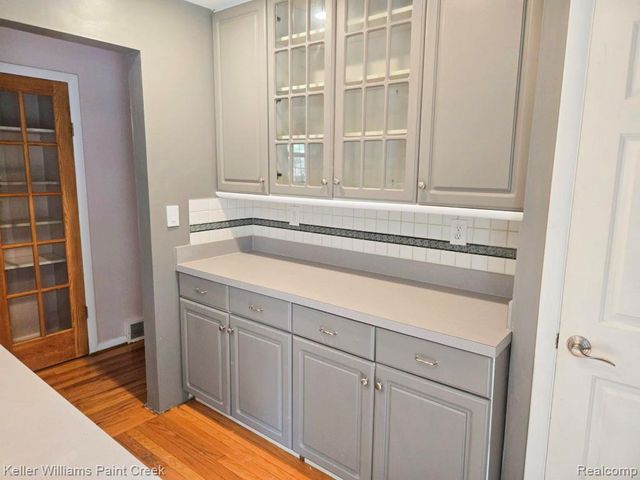 2438 Archdale, West Bloomfield, MI 48324