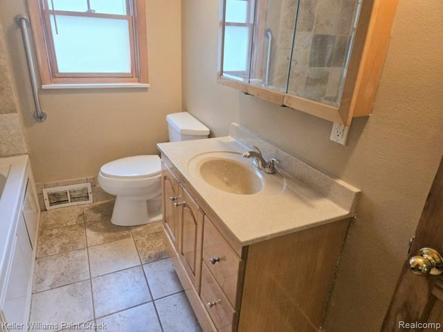 2438 Archdale, West Bloomfield, MI 48324