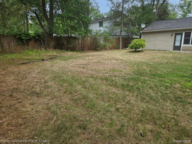 2438 Archdale, West Bloomfield, MI 48324