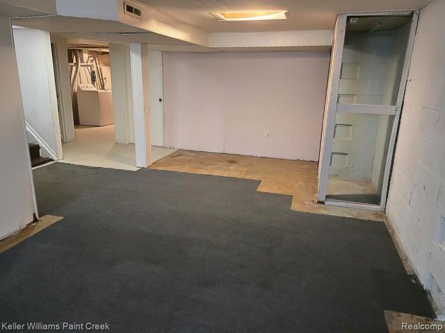 2438 Archdale, West Bloomfield, MI 48324