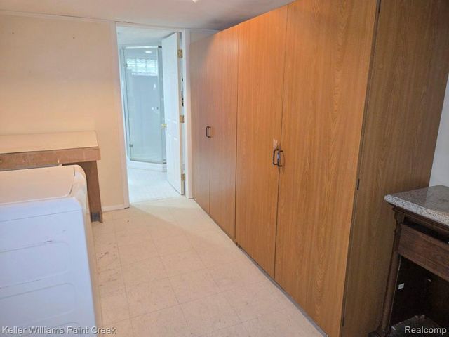2438 Archdale, West Bloomfield, MI 48324