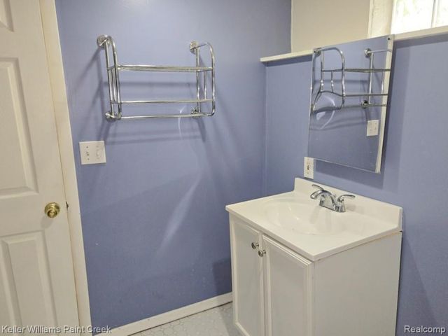 2438 Archdale, West Bloomfield, MI 48324