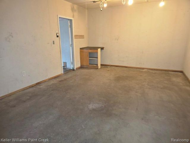2438 Archdale, West Bloomfield, MI 48324